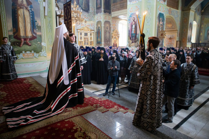 Митрополит Игнатий совершил вечернее богослужение с чином прощения в Покровском соборе г. Саратова
