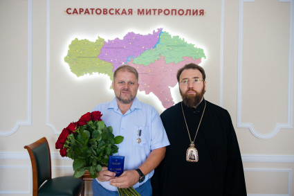 Митрополит Игнатий наградил регента хора Свято-Троицкого кафедрального собора г. Саратова