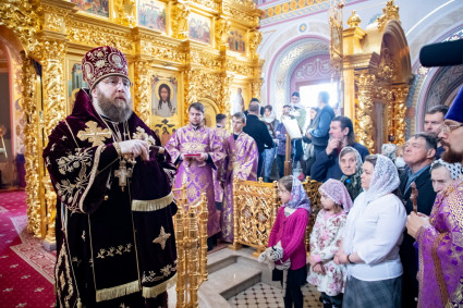 Митрополит Игнатий совершил вечерню в соединении с Литургией Василия Великого в Свято-Троицком кафедральном соборе г. Саратова