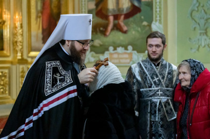 Митрополит Игнатий совершил Великую вечерню с чином прощения в Покровском соборе г. Саратова