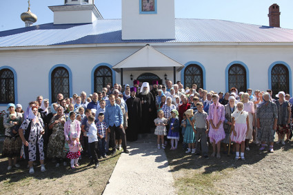 Божественная литургия в храме в честь Успения Пресвятой Богородицы п. Возрождение Хвалынского района