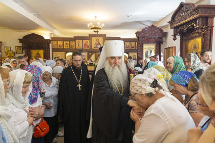 Божественная литургия в храме святителя Тихона Задонского г. Саратова