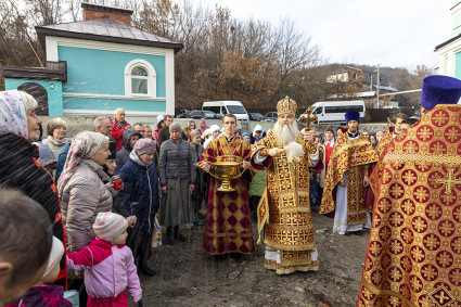 Божественная литургия в храме во имя святых бессребреников и чудотворцев Космы и Дамиана г. Саратова