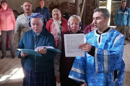 В селах Лох и Синодское совершены богослужения мирянским чином
