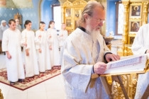 Крещальная Литургия в Свято-Троицком соборе Саратова