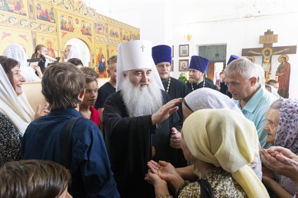 Божественная литургия в храме во имя святителя Митрофана, епископа Воронежского, г.Саратова