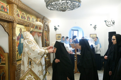 Крещальная литургия в Свято-Алексиевском женском монастыре г. Саратова