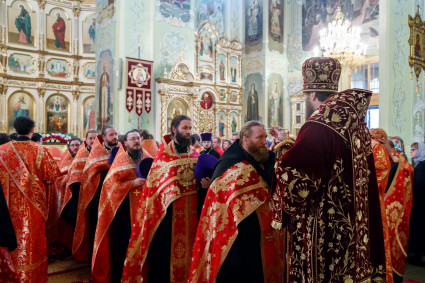 Митрополит Игнатий совершил всенощное бдение в Покровском храме Саратова