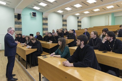 Священнослужители приняли участие в семинаре, посвященном предотвращению подростковых суицидов