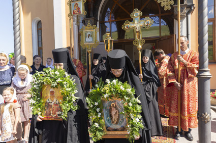 Божественная литургия в Свято-Алексиевском женском монастыре г. Саратова