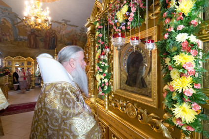 Божественная литургия в Свято-Троицком кафедральном соборе г. Саратова