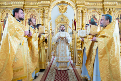 Митрополит Игнатий совершил Божественную литургию в Казанском храме г. Саратова