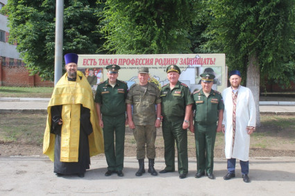 Священник благословил личный состав войсковой части