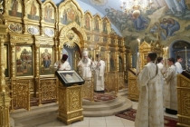 Всенощное бдение в Свято-Троицком соборе Саратова