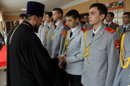 Священник поздравил кадетскую школу с открытием класса полиции