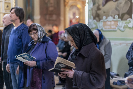 Великое повечерие с чтением канона преподобного Андрея Критского в Покровском храме г. Саратова