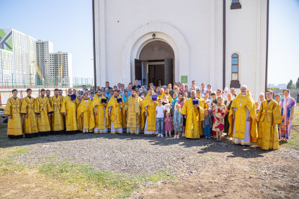 В день престольного праздника в храме Нерукотворного Образа Спасителя г. Саратова прошло архиерейское богослужение