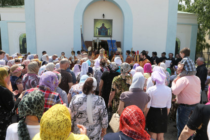 Божественная литургия в храме в честь Покрова Пресвятой Богородицы р.п. Новые Бурасы