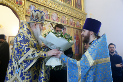 Божественная литургия в храме в честь иконы Божией Матери «Нечаянная Радость» г. Саратова