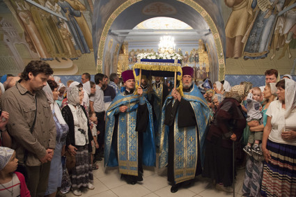 Всенощное бдение с чином Погребения Божией Матери в Свято-Троицком кафедральном соборе г. Саратова