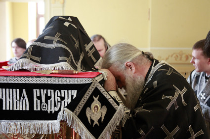 Литургия Преждеосвященных Даров на Архиерейском подворье — храме во имя святого апостола и евангелиста Иоанна Богослова при Саратовской православной духовной семинарии