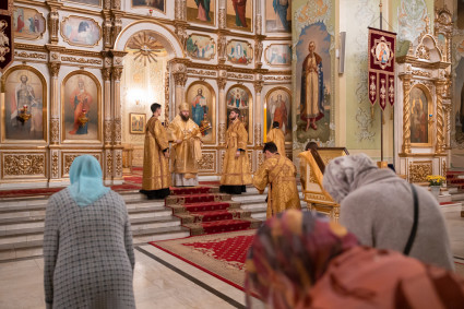 Митрополит Игнатий совершил всенощное бдение в Покровском соборе г. Саратова.