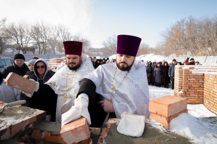В Саратове совершен чин основания храма во имя святых царственных страстотерпцев