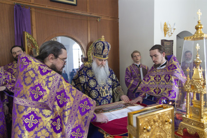 Литургия Преждеосвященных Даров в храме в честь иконы Божией Матери «Утоли моя печали» г. Саратова