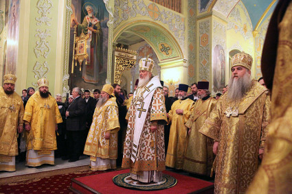 Святейший Патриарх Кирилл совершил Всенощное бдение в храме в честь Покрова Пресвятой Богородицы г. Саратова
