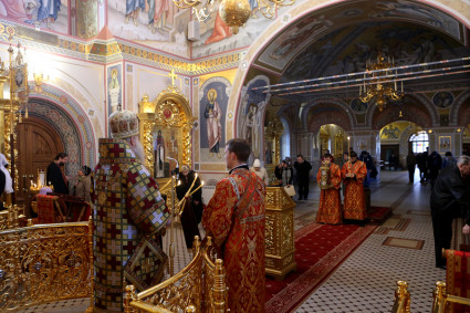 Божественная литургия в Свято-Троицком кафедральном соборе г. Саратова