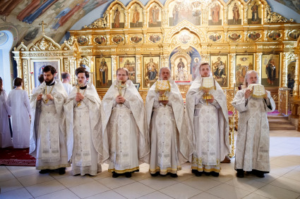 В Троицком соборе Саратова совершена Крещальная литургия