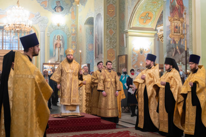 Митрополит Игнатий совершил всенощное бдение в Покровском соборе г. Саратова
