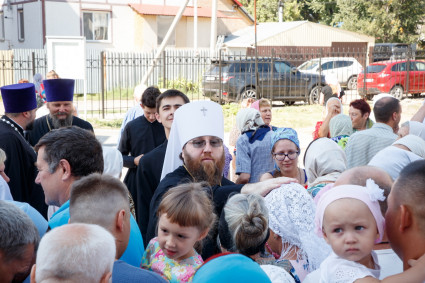 Митрополит Игнатий совершил великое освящение храма святителя Тихона Задонского г. Саратова и Божественную литургию в новоосвященном храме