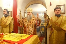 Божественная литургия в храме во имя святителей Василия Великого, Григория Богослова, Иоанна Златоустого в пос. Поливановка
