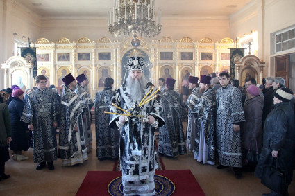 Литургия Преждеосвященных Даров в Серафимовском храме Саратова