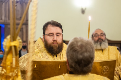 Всенощное бдение на Архиерейском подворье — в храме преподобного Серафима Саровского г. Саратова
