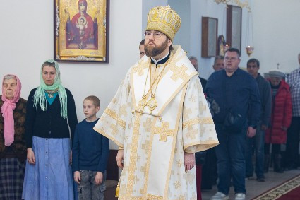 Митрополит Игнатий совершил Божественную литургию в храме Архангела Михаила г. Аткарска