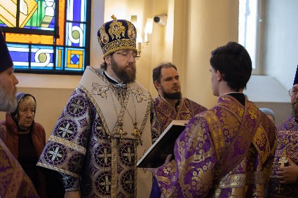 Митрополит Игнатий совершил Божественную литургию и панихиду в храме в честь иконы Божией Матери  «Утоли моя печали» г. Саратова