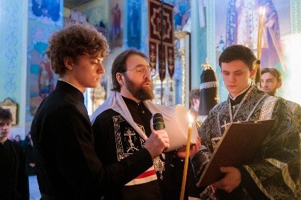 Митрополит Игнатий совершил вечерню с чином прощения в Покровском соборе г. Саратова