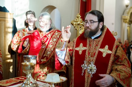 Митрополит Игнатий совершил Божественную литургию в Кирилло-Мефодиевском храме при СГУ