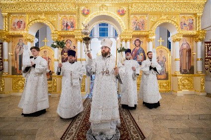 Митрополит Игнатий совершил всенощное бдение в Николо-Тихвинском соборном храме г. Саратова