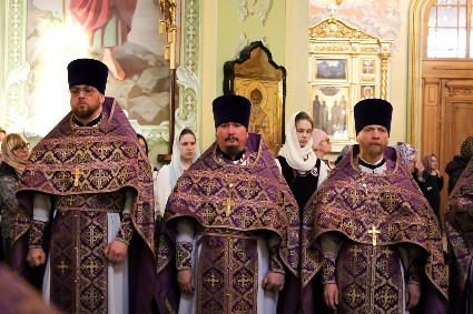 Литургия Преждеосвященных Даров в Покровском соборе г. Саратова