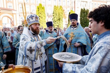 Божественная литургия в Успенском храме Свято-Троицкого кафедрального собора г. Саратова