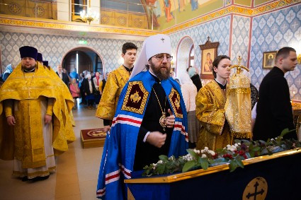 Митрополит Игнатий совершил Божественную литургию в храме святителя Василия Великого с. Ягодная Поляна