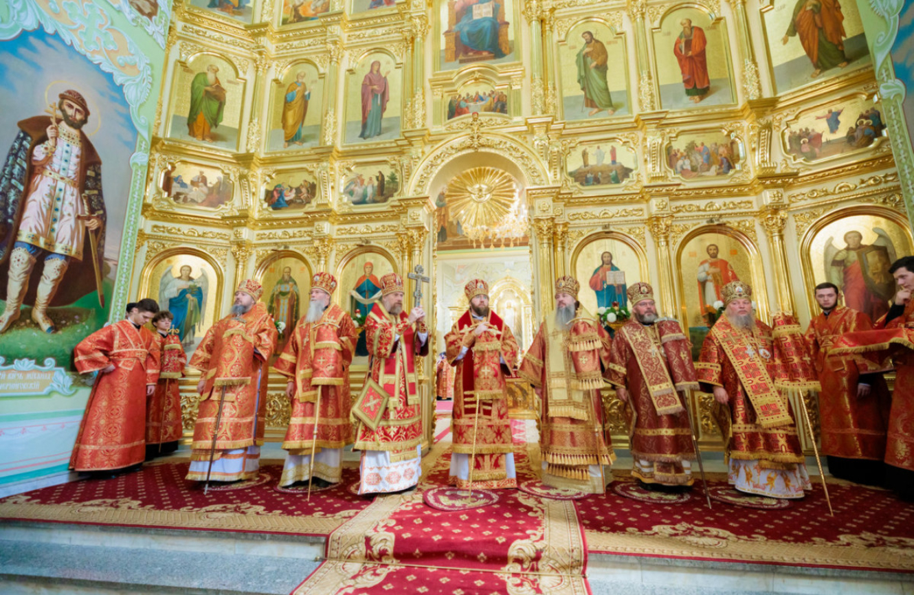 В день празднования Собора Саратовских святых в Покровском соборе г. Саратова совершено архиерейское богослужение