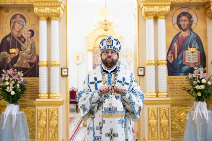 Митрополит Игнатий совершил Божественную литургию в Николо-Тихвинском соборном храме г. Саратова