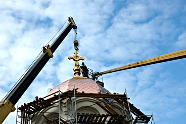 Освящен и установлен крест на купол храма во имя святителя Луки (Войно-Ясенецкого) на территории 3-ей клинической больницы СГМУ