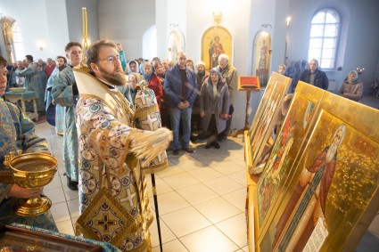 Митрополит Игнатий совершил Божественную литургию в Покровском храме г. Петровска
