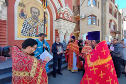 У арки Крестовоздвиженского монастыря совершена панихида по сестрам обители
