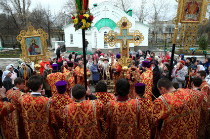 Божественная литургия в храме во имя Всех Святых, в земле Российской просиявших г.Саратова